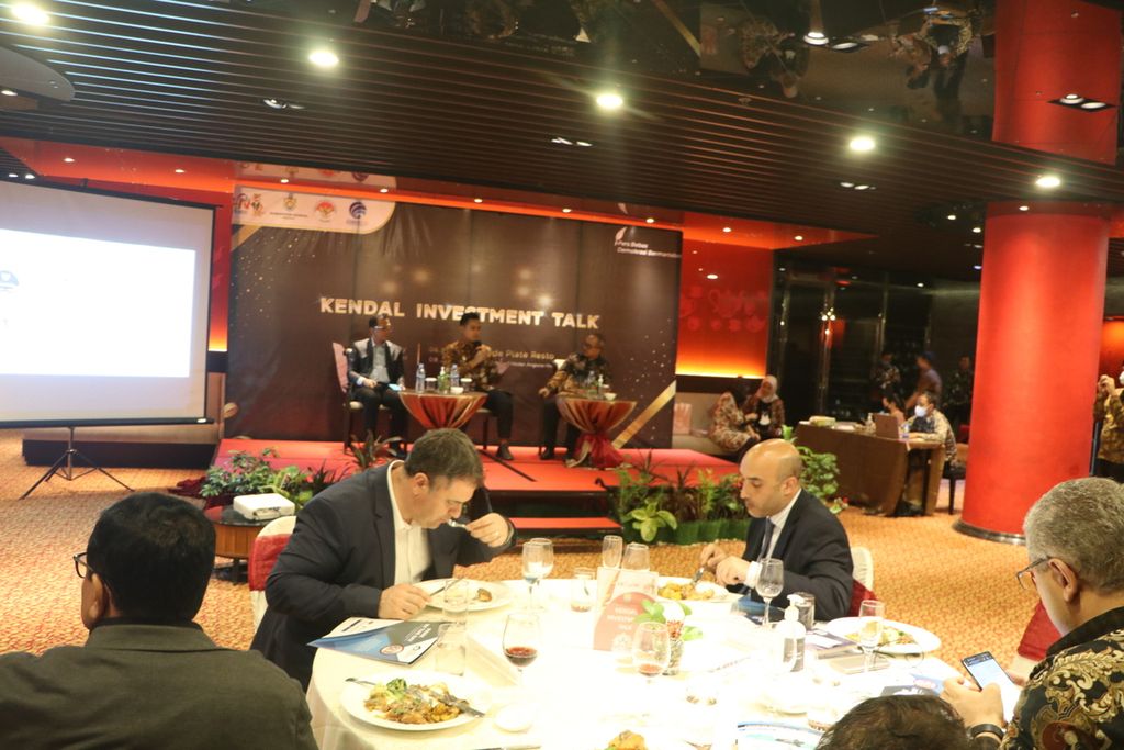 Duta besar sejumlah negara sahabat mendengarkan perkembangan dan peluang investasi Kawasan Industri Kendal dalam forum diskusi bertajuk ”Kendal Investment Talk” dalam rangkaian Hari Pers Nasional 2023 di Medan, Sumatera Utara, Selasa (7/2/2023).