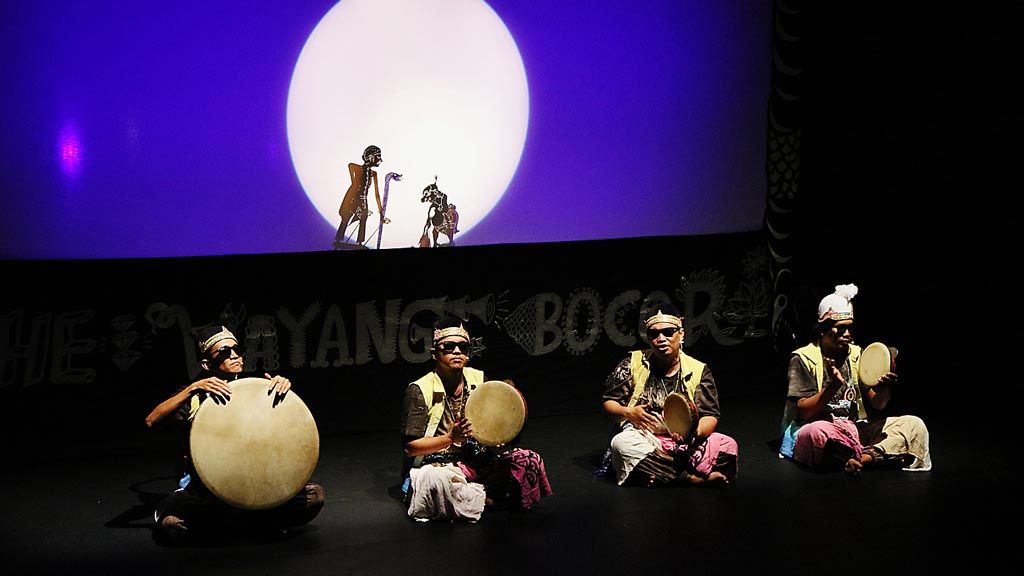 Pentas Wayang Bocor  di Amerika Serikat yang disutradarai Gunawan Maryanto. Wayang ini memadukan wayang kulit, wayang orang, dan elemen-elemen dalam seni rupa kontemporer. 