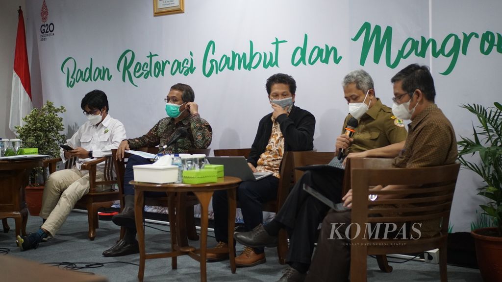 Diskusi media tentang upaya percepatan rehabilitasi mangrove dan restorasi gambut di Kantor Badan Restorasi Gambut dan Mangrove (BRGM), Jakarta, Selasa (19/7/2022).