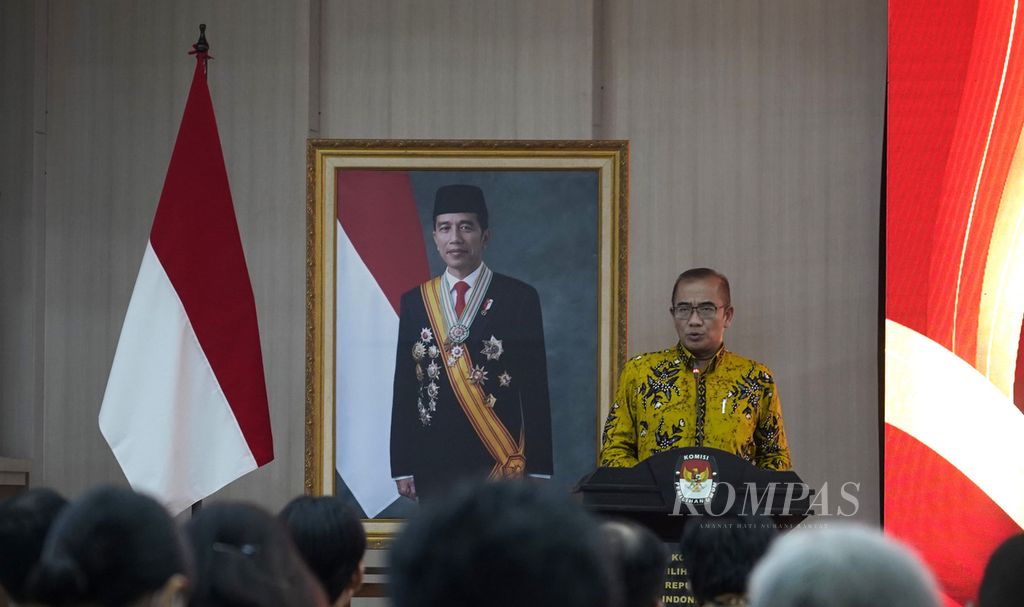 Ketua KPU Hasyim Asyari menyampaikan paparan dalam acara Catatan Akhir Tahun 2022 KPU, Menyongsong Pemilu Tahun 2024 di Gedung KPU, Jakarta, Kamis (29/12/2022). 