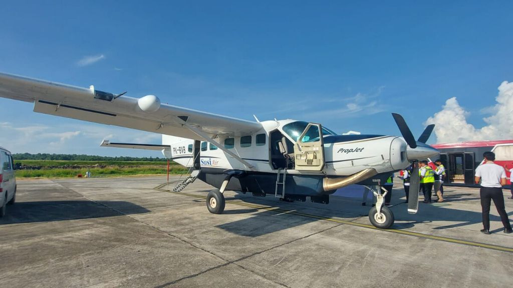 Pesawat Susi Air yang melayani penerbangan perintis di Provinsi Papua Barat Daya, di Bandara Domine Eduard Osok (DEO) Sorong, Selasa (17/1/2023).