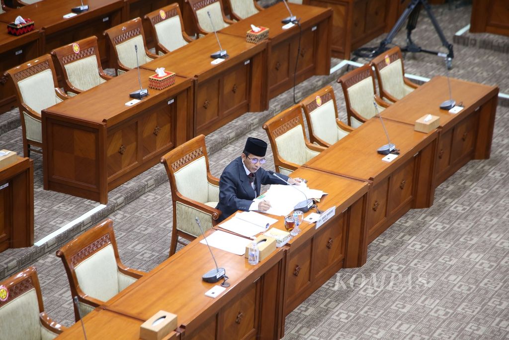 Calon hakim agung Abdul Hakim mengikuti uji kelayakan dan kepatutan calon hakim agung di hadapan anggota Komisi III DPR di kompleks Parlemen, Senayan, Jakarta, Selasa (28/6/2022). 
