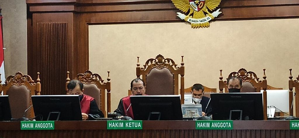 Majelis hakim sidang dugaan suap rekayasa penghitungan pajak PT Gunung Madu Plantations (GMP) di Pengadilan Tindak Pidana Korupsi Jakarta, Selasa (24/5/2022).