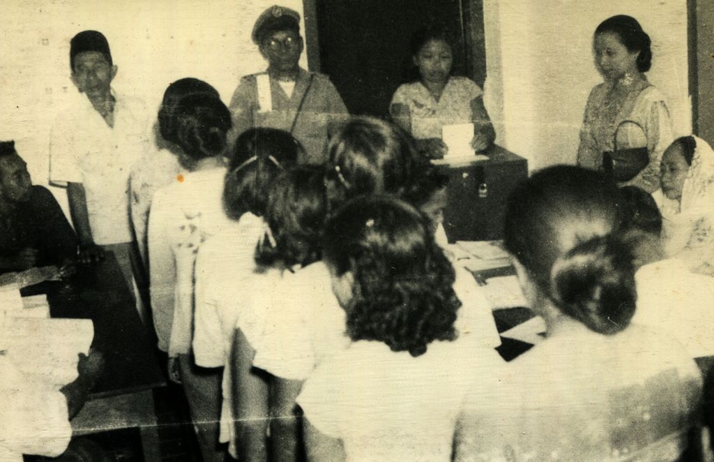 Suasana pemilihan umum untuk Konstituante Jakarta Raya, Kamis (15/12/1955). 