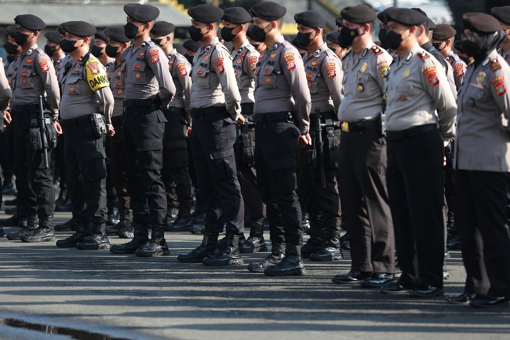 Anggota polisi dalam apel gelar pasukan Parliamentary Speakers Summit. Acara ini juga turut dihadiri beberapa personel TNI. Selasa (4/10/2022). 