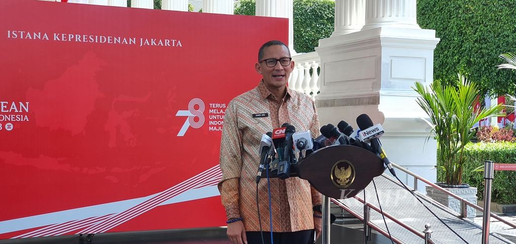 Menteri Pariwisata dan Ekonomi Kreatif memberikan keterangan seusai rapat tertutup, Selasa (1/8/2023), di Jakarta.