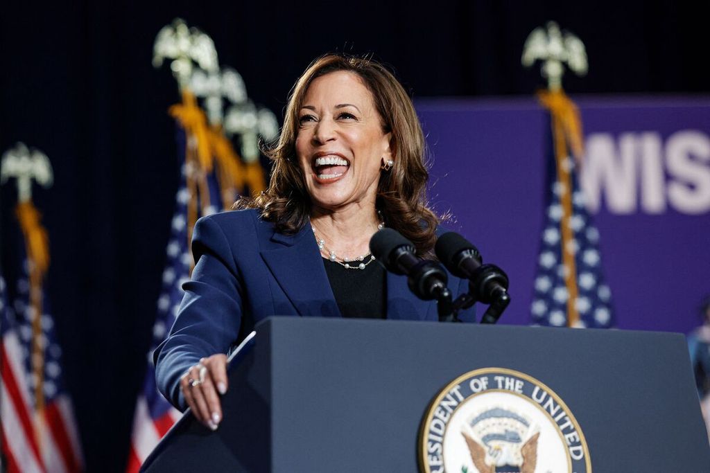 Wakil Presiden Amerika Serikat Kamala Harris dalam kampanye di Milwaukee, Wisconsin, pada Selasa (23/7/2024)