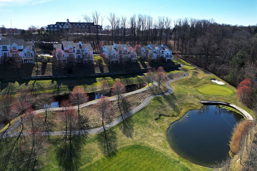 Pemandangan Trump National Golf Club dari udara terlihat pada 22 Maret 2024 di Briarcliff Manor, New York, AS. 