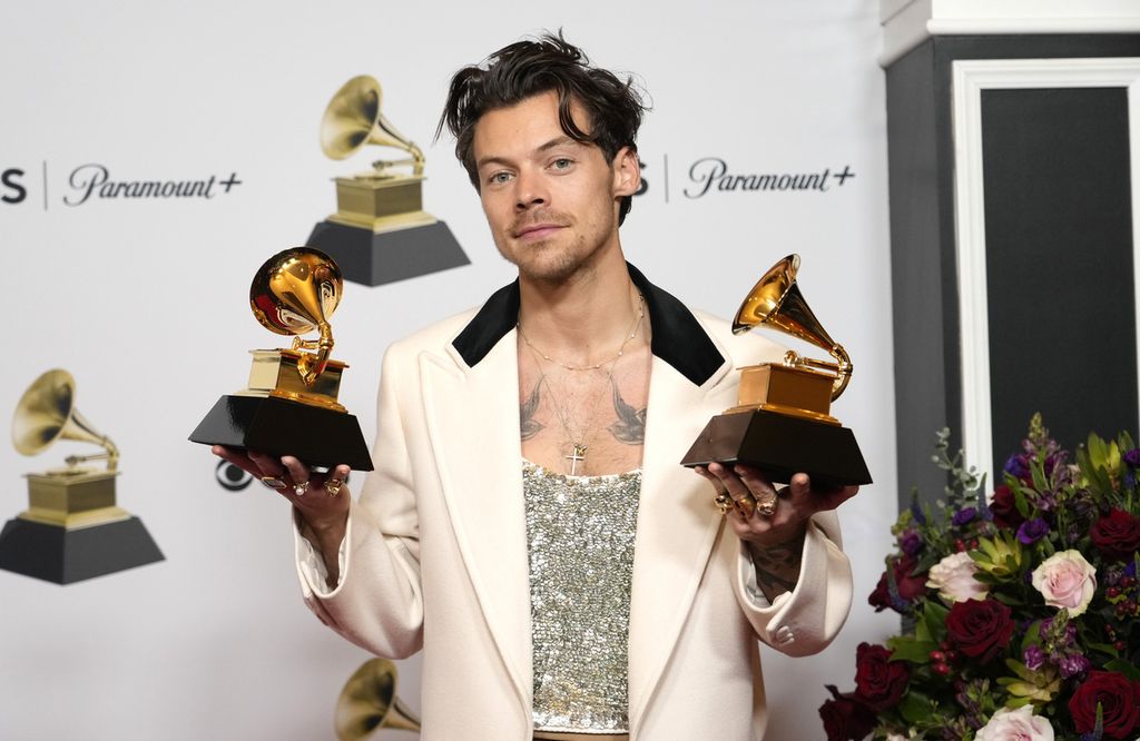 Harry Styles meraih penghargaan album terbaik dan vokal pop terbaik lewat album <i>Harry's House</i> di ajang Grammy Awards ke-65, di Los Angeles, Minggu (5/2/2023) waktu AS. 