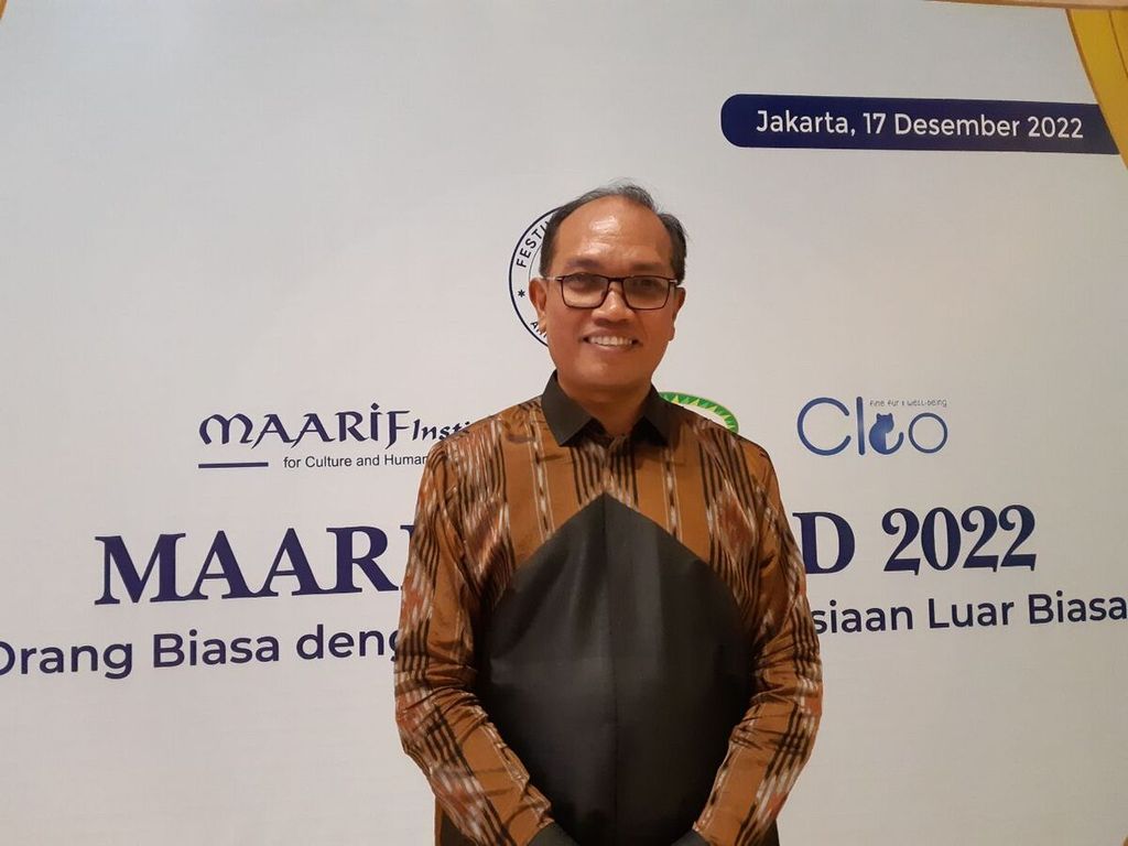 Seorang dokter dari Bireun, Aceh, yang mendirikan sekolah Muhammadiyah berbagai jenjang, memperjuangkan kemajemukan, dan nilai-nilai toleransi, serta mengadvokasi pendirian rumah ibadah, serta pencegahan aborsi menerima Maarif Award 2022 di Jakarta, Sabtu (17/12/2022).