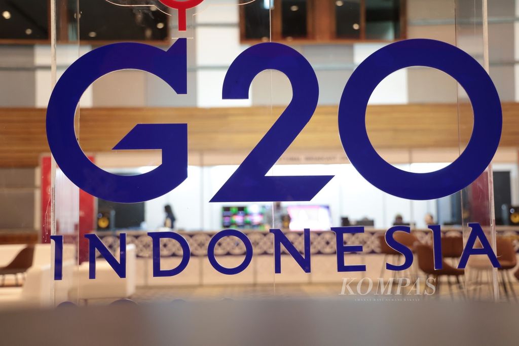 Logo Konferensi Tingkat Tinggi G20 terpasang di Media Center KTT G20, Nusa Dua, Bali, Sabtu (12/11/2022).