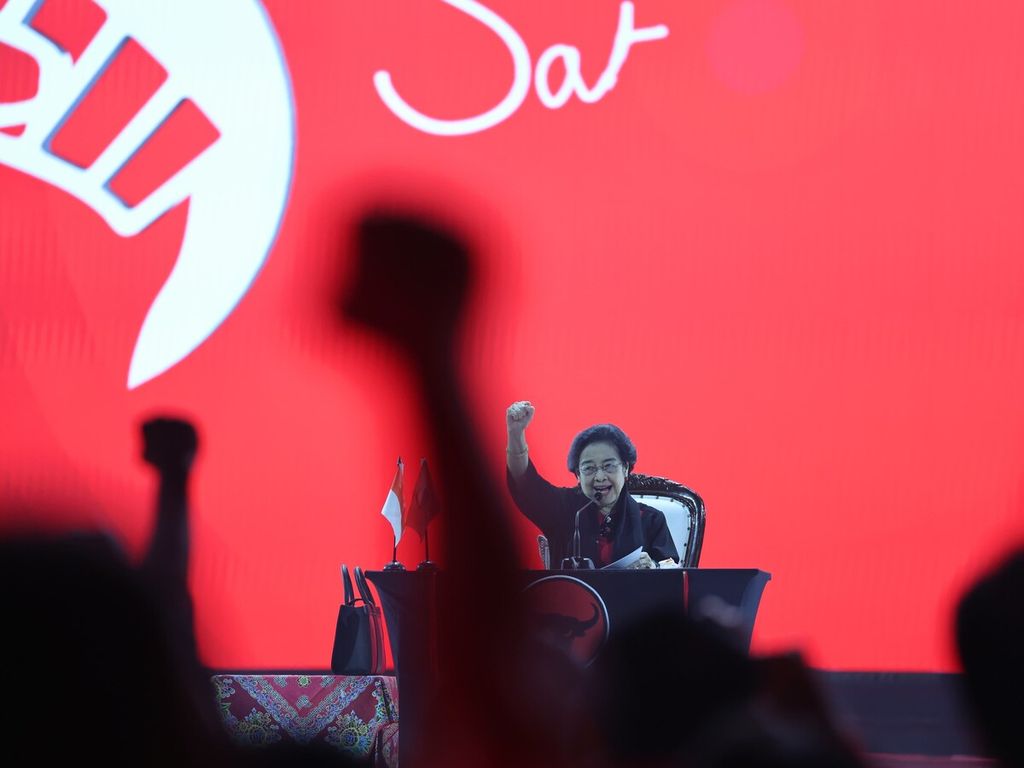 PDI-P General Chair Megawati Soekarnoputri delivers a political speech at the V PDI-P National Working Meeting in Ancol, Jakarta, Friday (24/5/2024).