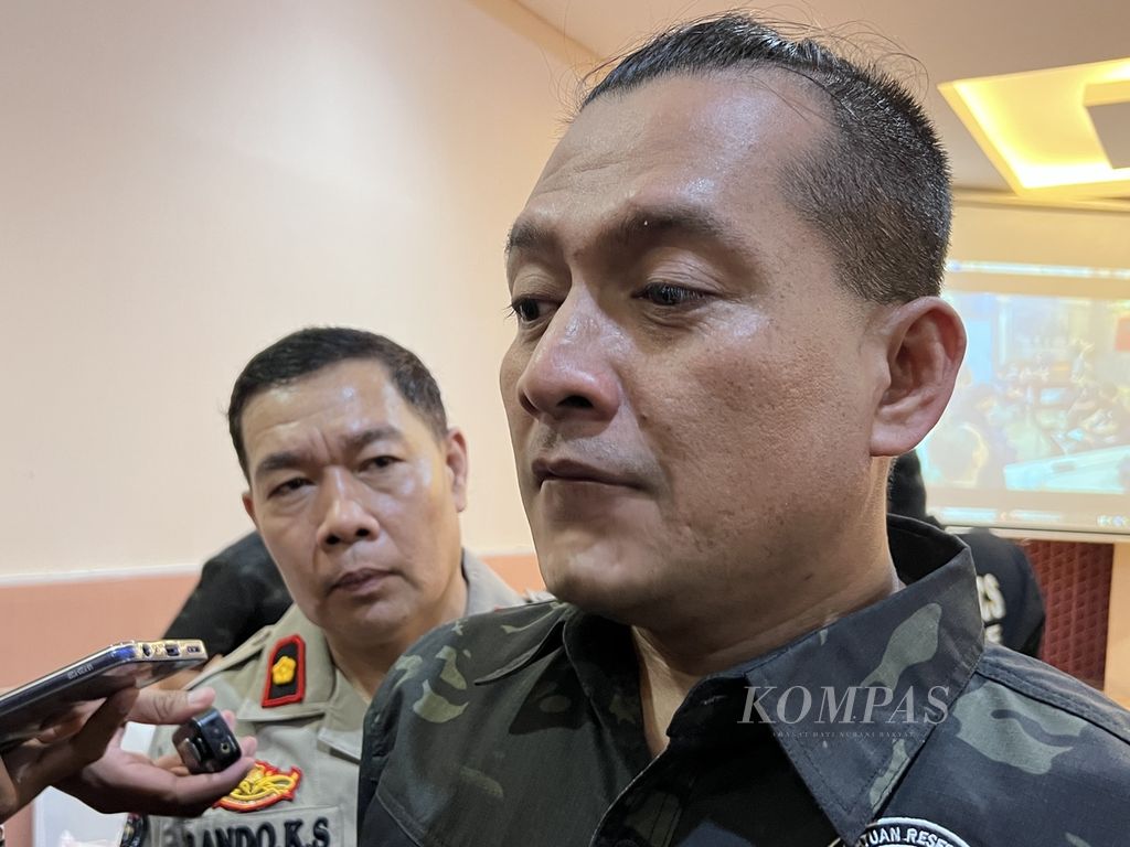Kepala Satuan Narkoba Polrestabes Makassar Ajun Komisaris Besar Doli M Tanjung memberi keterangan terkait digagalkannya peredaran narkoba seberat 43,6 kilogram.