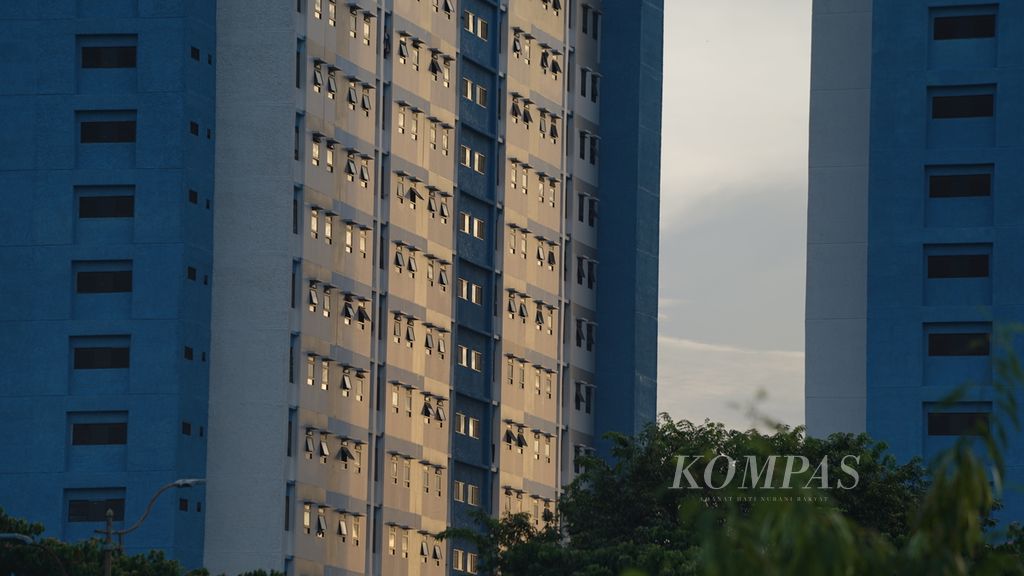Rusunawa BKT Ujung Menteng di Cakung, Jakarta Timur, Senin (10/4/2023). Ketersediaan rumah layak huni dengan harga terjangkau masih jadi pekerjaan rumah Pemerintah Provinsi DKI. 