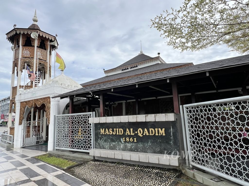 Masjid Al Qadim, salah satu mesjid tertua di Sibu, Sarawak, Malaysia. Jingga kini bangunan ini maaih berdiri kokoh sepeti tampak pada Jumat (9/8/1024).