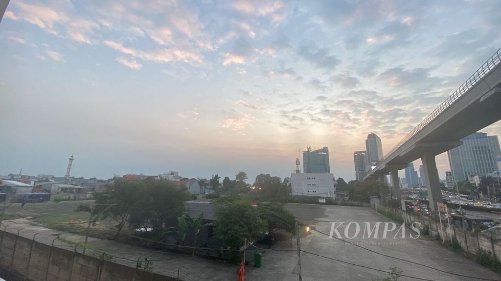 Kondisi tempat parkir Smesco Indonesia di Jakarta Selatan yang akan menjadi salah satu kantong parkir bus rombongan umat saat misa akbar di Gelora Bung Karno, Jumat (30/8/2024).