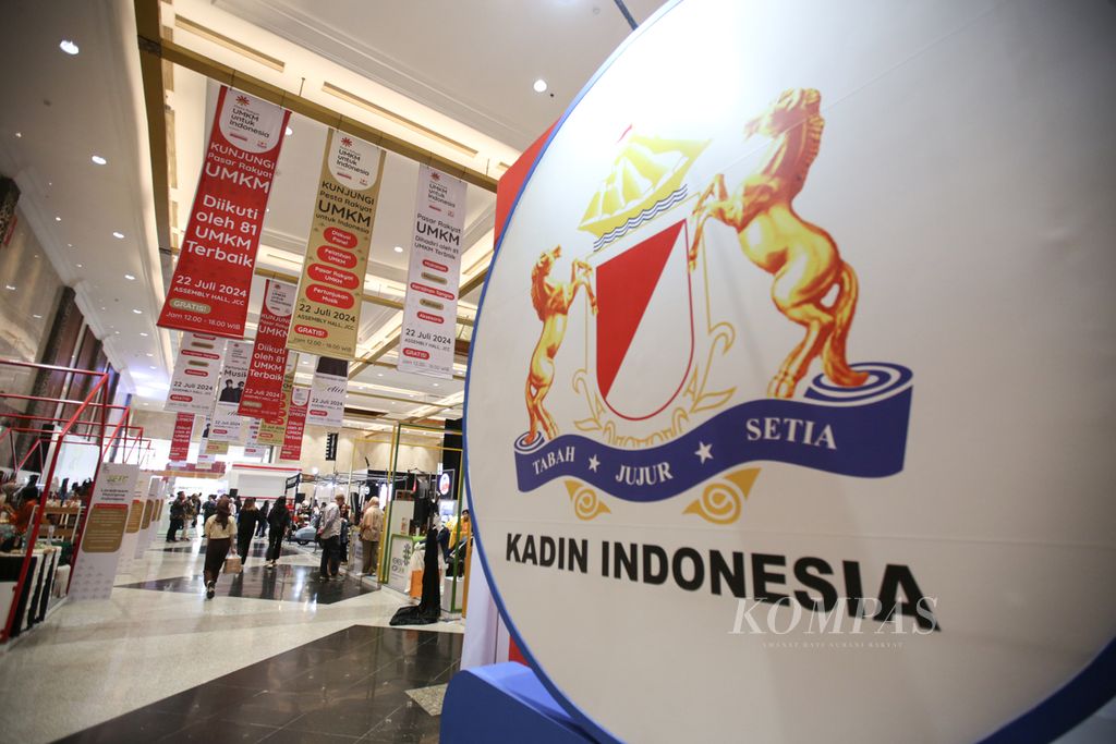 Suasana dalam acara Pesta Rakyat UMKM untuk Indonesia di Jakarta Convention Center, Jakarta, Senin (22/7/2024). Pameran yang diinisiasi oleh Kamar Dagang dan Industri (Kadin) Indonesia, PT HM Sampoerna Tbk, dan dan Japan External Trade Organization (Jetro) Indonesia ini mengangkat tema: ”Konsisten Mendukung UMKM, Memperkuat Pengembangan SDM dan Ekonomi Kerakyatan, bagi Indonesia Maju!”.