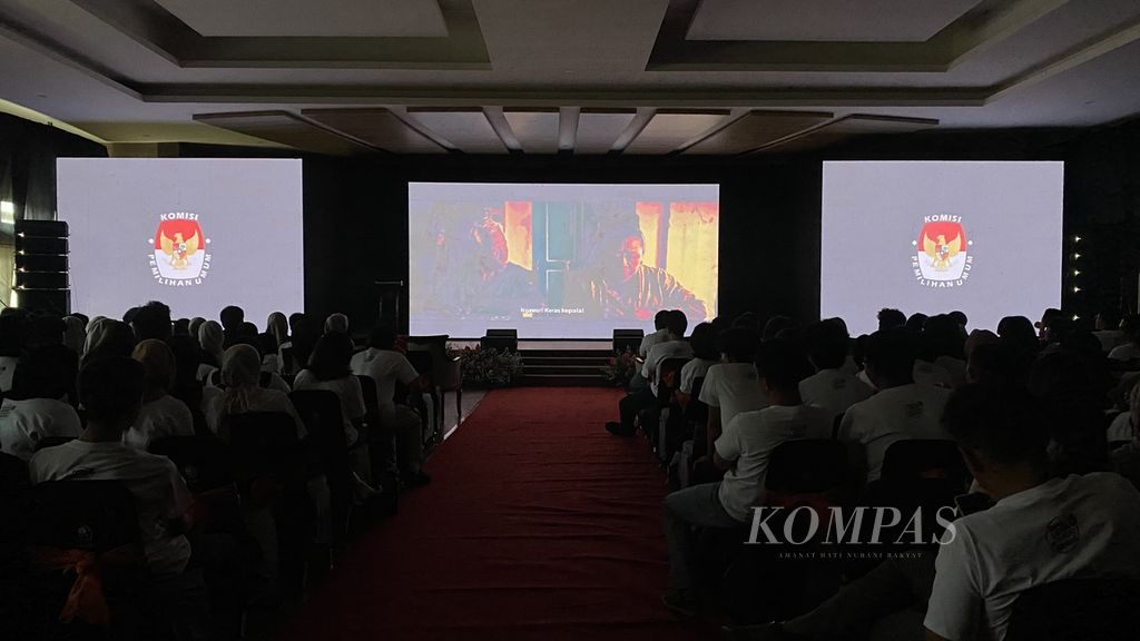 Suasana <i>nonton</i> bareng film <i>Kejarlah Janji</i> di Universitas Diponegoro, Kota Semarang, Jawa Tengah, Sabtu (28/10/2023). 