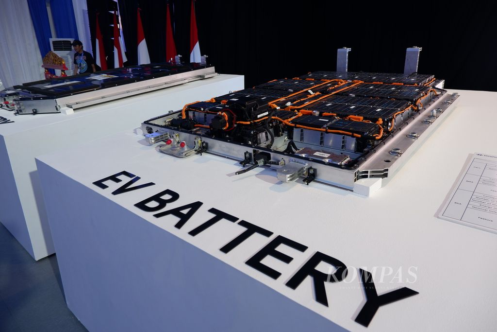 Sistem baterai dipamerkan pada peletakan batu pertama pabrik Hyundai Energy Indonesia di Cikarang, Kabupaten Bekasi, Jawa Barat, Rabu (31/5/2023). 