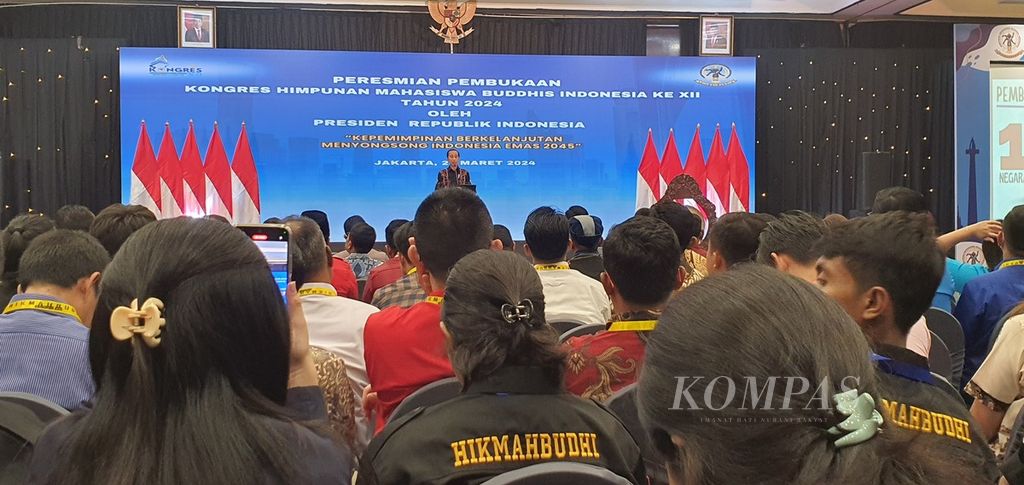 Presiden Joko Widodo menghadiri pembukaan Kongres XII Himpunan Mahasiswa Buddhis Indonesia (Hikmahbudhi) di Jakarta, Kamis (28/3/2024). Dalam sambutannya disampaikan pentingnya kualitas sumber daya manusia untuk menuju Indonesia Emas 2045.
