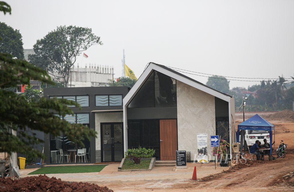 Rumah contoh di salah satu proyek perumahan yang tengah dikembangkan di kawasan Cipondoh, Kota Tangerang, Banten, Kamis (9/11/2023). 