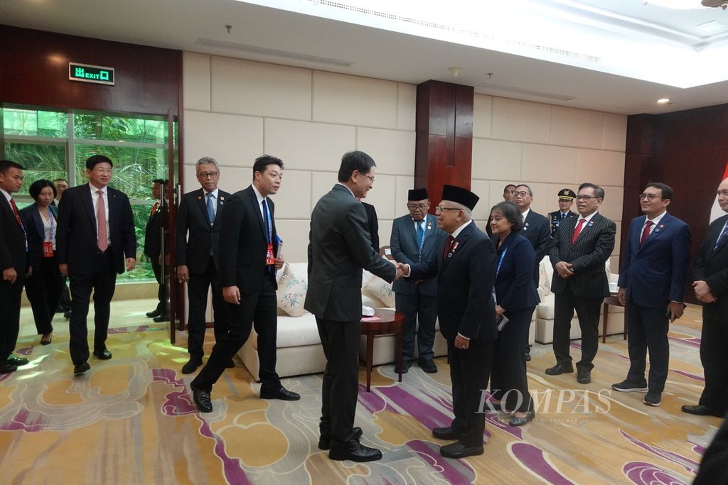 Wakil Presiden Ma’ruf Amin bertemu Gubernur Daerah Otonomi Guangxi Zhuang, Lan Tianli, di Liyuan Resort, Nanning, Guangxi, China, Sabtu (16/9/2023). 