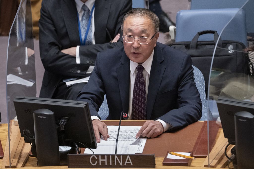 Wakil Tetap China untuk PBB Zhang Jun berbicara pada sidang Dewan Keamanan PBB di Markas Besar PBB, New York, AS, 28 Februari 2022. 