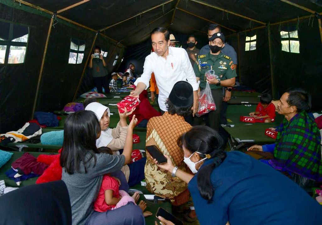 President Joko Widodo visited an evacuation tent in Prawatasari Park, which is a temporary residence for residents affected by the earthquake, in Cianjur Regency, West Java Province, on Tuesday, November 22, 2022.