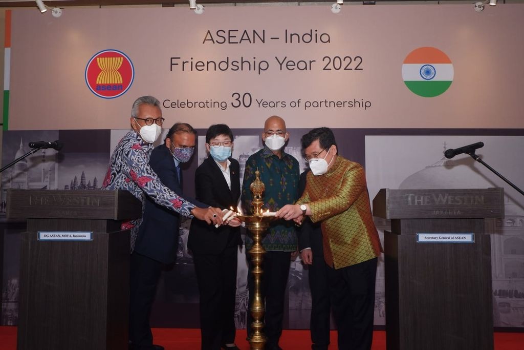 Penyalaan lilin menandai dimulainya Perayaan Persahabatan ASEAN-India Tahun 2022 pada 4 Maret 2022 di Jakarta.