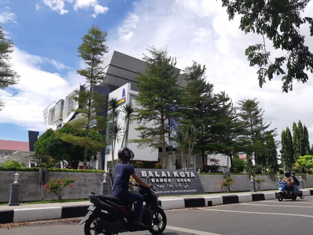 Kantor Wali Kota Banda Aceh, Selasa (5/5/2020). Sebanyak 21 kabupaten/kota di Aceh mendapatkan sanksi penundaan transfer dana alokasi umum sebesar 35 persen karena terlambat menyerahkan penyesuaian APBD.