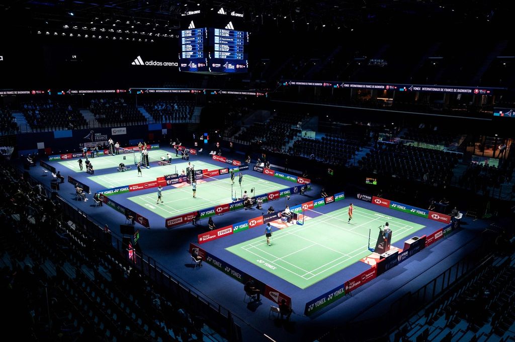 Para pemain bertanding di turnamen badminton Perancis Terbuka di Adidas Arena, Paris, 5 Maret 2024. Turnamen ini sekaligus menjadi ajang tes untuk Olimpiade Paris 2024. 