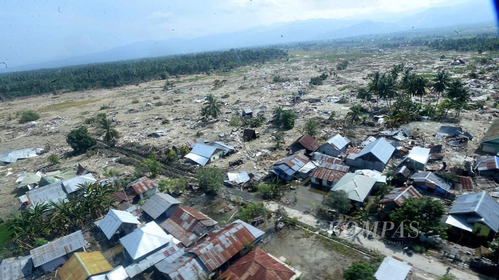 Kondisi Desa Jono Oge di Kecamatan Sigi Biromaru, Kebupaten Sigi, Sulawesi Tengah, yang rusak oleh gempa, Kamis (4/10/2018). Gempa membuat desa tersebut tertimbun lumpur.
