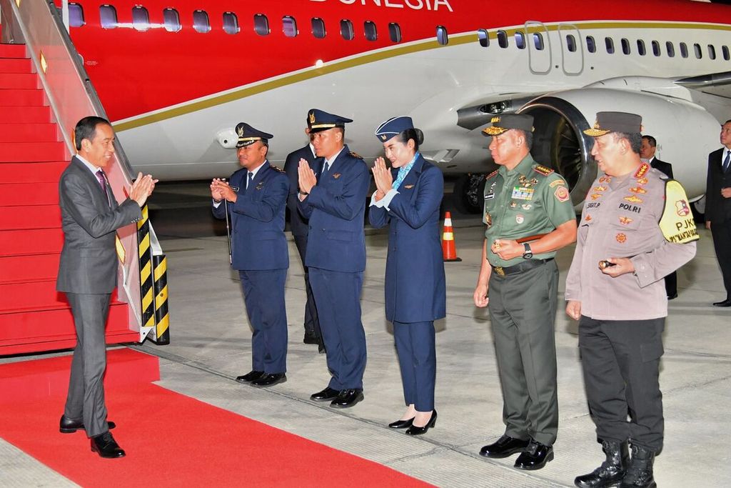 Presiden Joko Widodo tiba di Pangkalan TNI AU Halim Perdanakusuma, Jakarta, pada Selasa (19/12/2023) sekitar pukul 01.10, seusai menempuh perjalanan selama kurang lebih tujuh jam dari Tokyo, Jepang. 