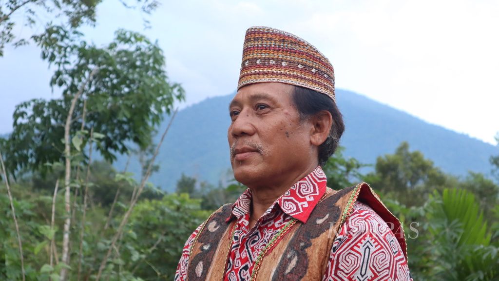 Libertus, Ketua Dewan Adat Dayak Kecamatan Sajingan Besar, Kabupaten Sambas, Kalimantan Barat, Senin (28/8/2023).