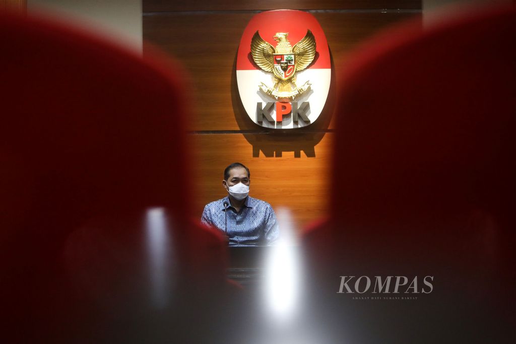 Menteri Perdagangan Muhammad Lutfi saat memberikan keterangan kepada wartawan di Gedung KPK, Jakarta, Kamis (22/4/2021).