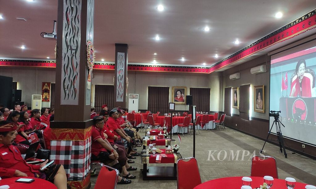 Suasana di Kantor DPD PDI-P Provinsi Bali, Kota Denpasar, Rabu (10/1/2024), saat peringatan HUT Ke-51 PDI-P, yang ditayangkan dari Sekolah Partai DPP PDI-P di Jakarta. 