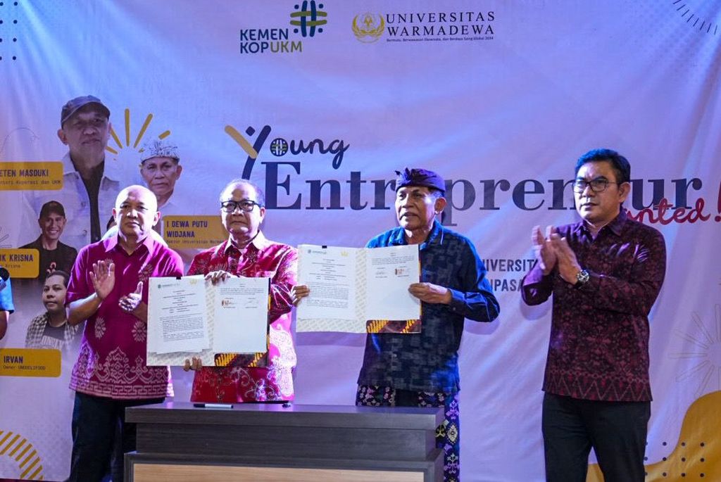 Nota kesepahaman kerja sama pendampingan mahasiswa ditandatangani di sela-sela dialog seri “Young Entrepreneur Wanted” di Universitas Warmadewa, Denpasar, Bali, Selasa (9/8/2022), 