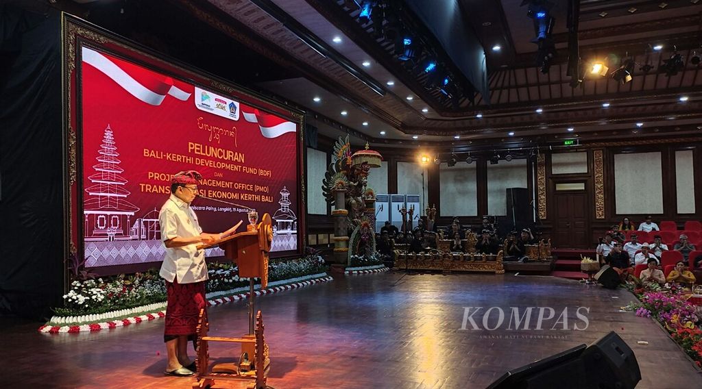 Pemerintah meluncurkan Bali-Kerthi Development Fund dan Project Management Office dalam rangka transformasi Ekonomi Kerthi Bali di Gedung Ksirarnawa, Taman Budaya Bali, Kota Denpasar, Sabtu (19/8/2023). Gubernur Bali Wayan Koster memberikan sambutan dalam acara tersebut.