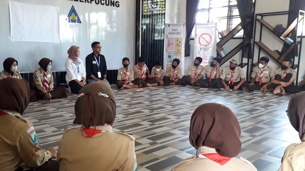 Sejumlah siswa di Kabupaten Malang, Jawa Timur, penyintas Tragedi Kanjuruhan, tengah mendapatkan layanan psikososial dari tim Universitas Muhammadiyah Malang, di Sumberpucung.