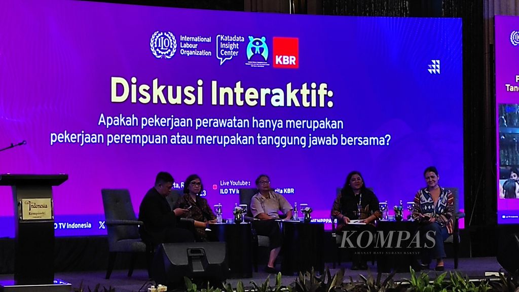 Diskusi interaktif tentang pekerja perawatan, tanggung jawab perempuan atau bersama, Rabu (15/11/2023), di Jakarta. 