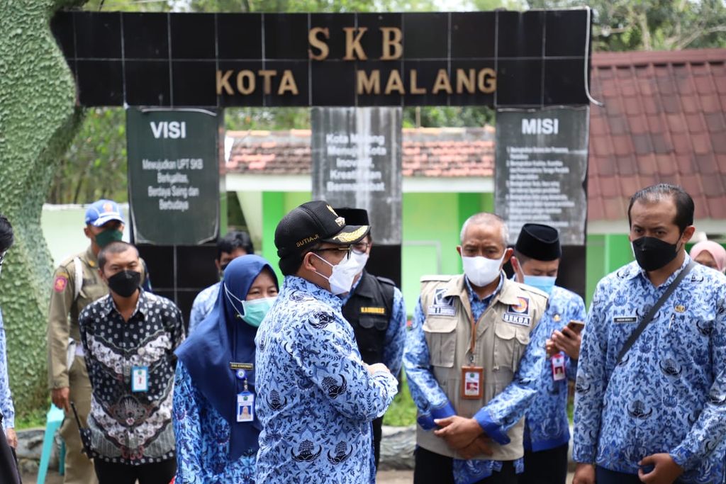 Pemkot Malang mulai Kamis (17/2/2022) mengoperasikan tempat isolasi terpusat atau isoter di SKB Kota Malang sebagai tempat isolasi tambahan bagi warganya yang terpapar Covid-19.