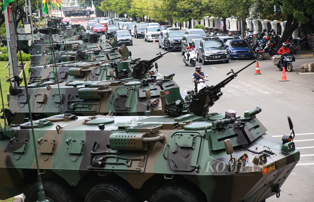 Rows of combat vehicles parked on Jalan Medan Merdeka Utara, Central Jakarta, Tuesday (4/10/2022).