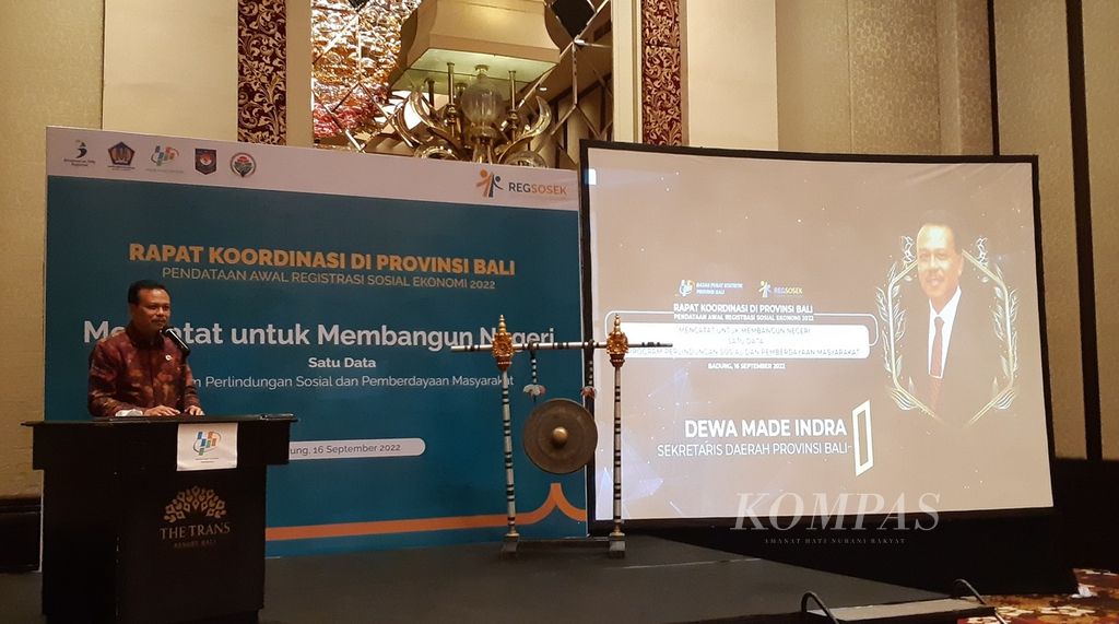 BPS akan melaksanakan registrasi sosial ekonomi mulai 15 Oktober 2022. Sekda Provinsi Bali Dewa Made Indra memberikan sambutan dalam pembukaan Rapat Koordinasi Pendataan Awal Registrasi Sosial Ekonomi 2022 di Provinsi Bali, di Kuta, Badung, Jumat (16/9/2022).