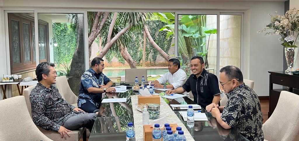 Ketua DPP Nasdem Willy Aditya bersama Wakil Ketua Majelis Syuro PKS Sohibul Iman dan Sekjen Demokrat Teuku Riefky Harsya mendiskusikan format koalisi perubahan yang akan diusung ketiga partai di Jakarta, Jumat (21/10/2022).