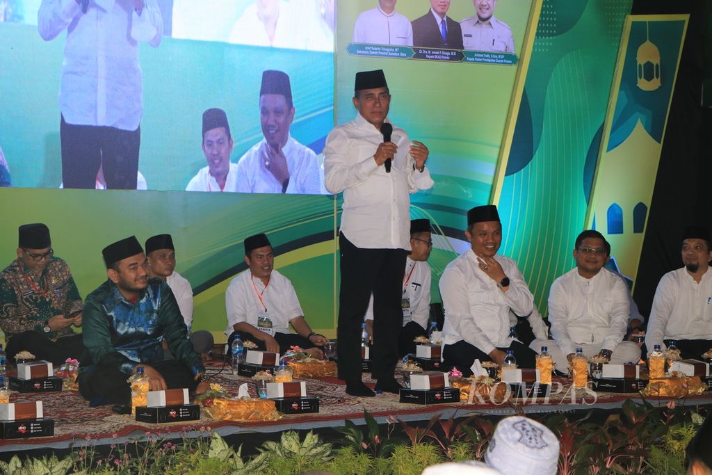 Gubernur Sumatera Utara Edy Rahmayadi mengajak warga menyambut Ramadhan dengan penuh semarak saat menghadiri acara ”Semarak Menyambut Ramadan” di Medan Club, Jumat (17/3/2023).