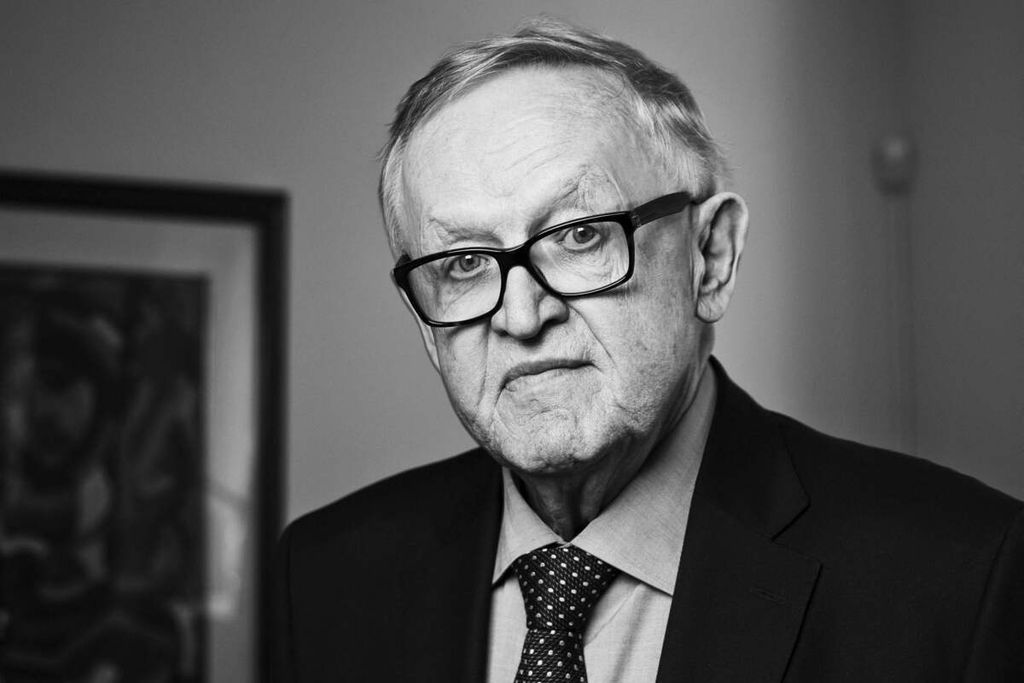 Mantan Presiden Finlandia dan tokoh peraih penghargaan Nobel Perdamaian, Martti Ahtisaari, dalam foto yang diambil pada 30 Mei 2017. Ia meninggal dunia dalam usia 86 tahun, Senin (16/10/2023). 