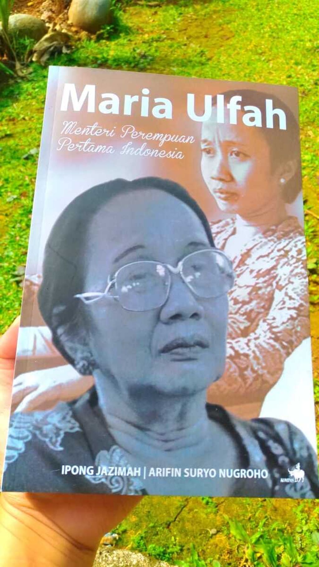 Halaman muka buku berjudul <i>Maria Ulfah: Menteri Perempuan Pertama Indonesia</i>.