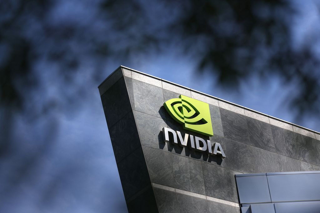 Dalam foto yang direkam pada Mei 2022 ini terlihat logo Nvidia di kantor pusat perusahaan semikonduktor itu di California, Amerika Serikat. Pada Kamis (25/5/2023), saham perusahaan itu melonjak seiring dengan laporan keuangan yang melebihi harapan pasar.