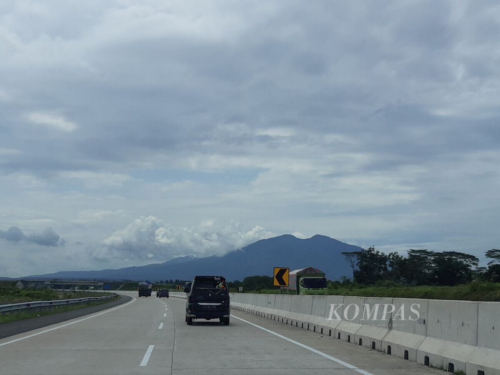Traffic on the Bakauheni-Terbanggi Besar toll road, Tuesday (26/1/2021).
