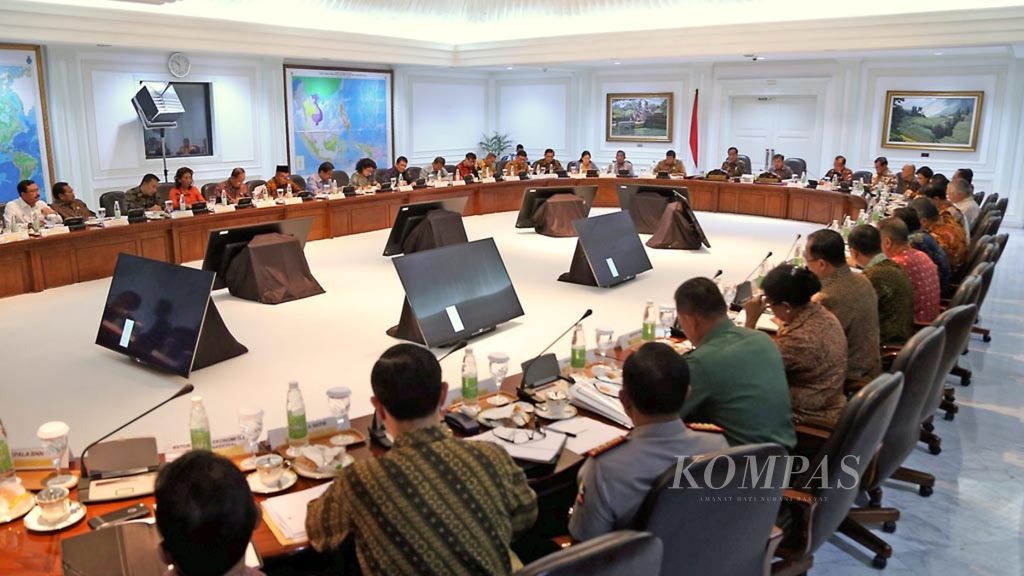 Suasana Sidang Kabinet Paripurna yang dipimpin oleh Presiden Joko Widodo di Kantor Presiden, Jakarta, Rabu (7/12/2016). 